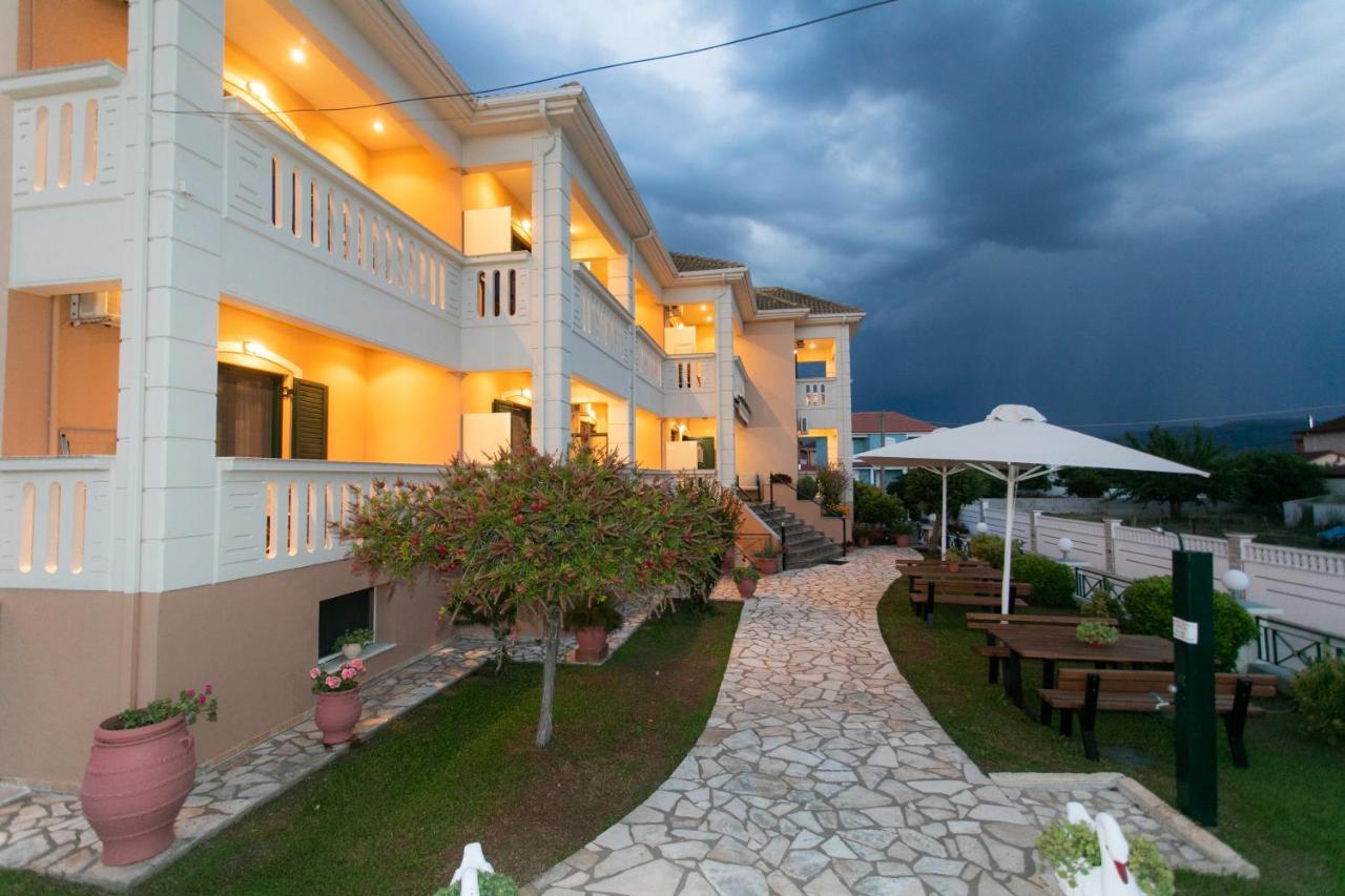 Lady Elena Hotel Ammoudia Esterno foto